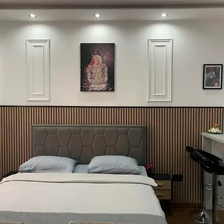 Ad Luxury ポドゴリツァ